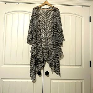Plus kimono. Size 4 from Lovesick.  Fits up to 26/28.